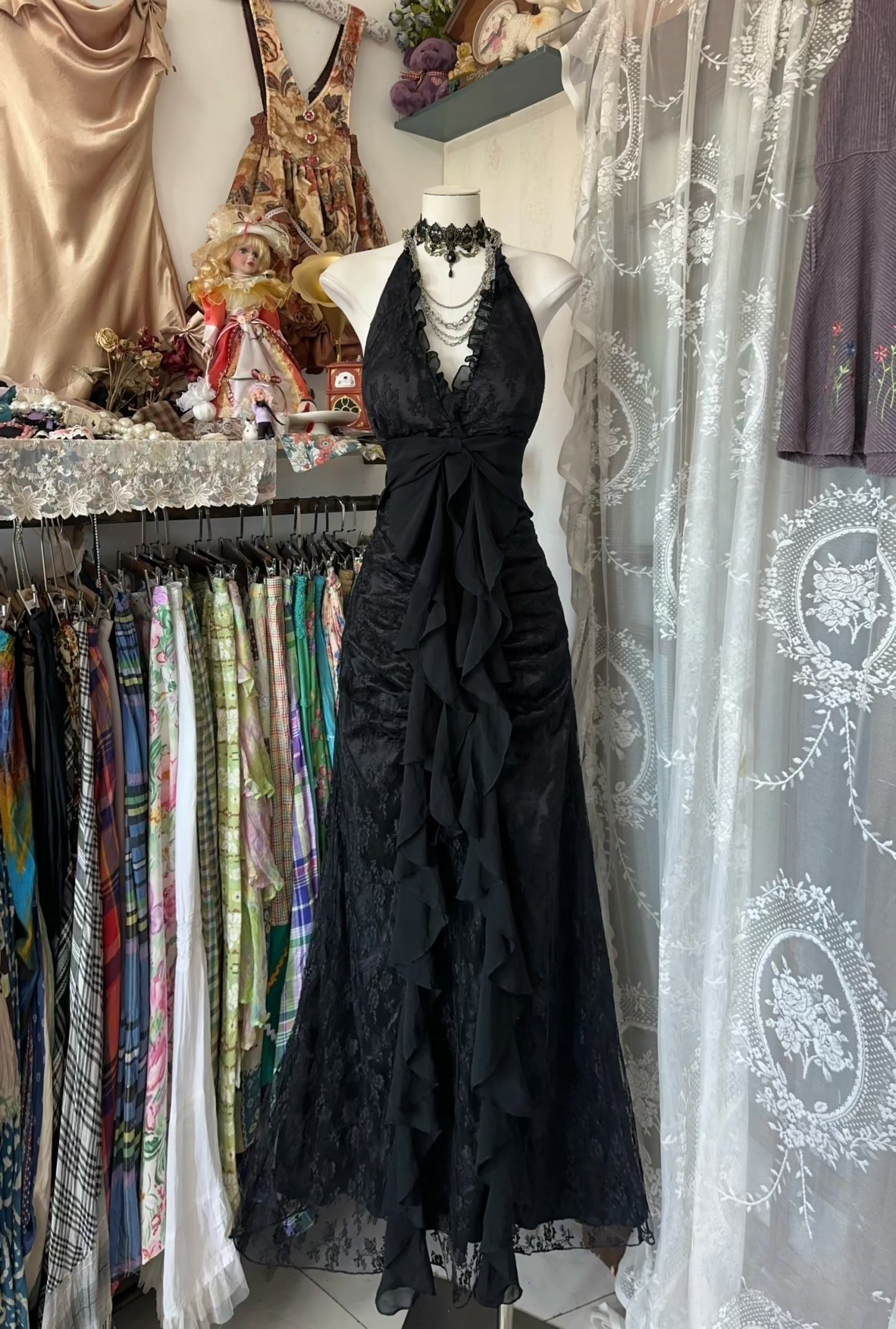 Vintage Mermaid Halter Sleeveless Long Black Lace Evening Dress Prom Dress Main image