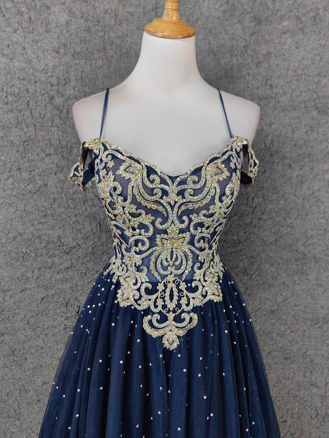 Vintage Navy Blue Off-Shoulder Gold Embroidered Rhinestone Tulle Long Prom Dress Evening Dress