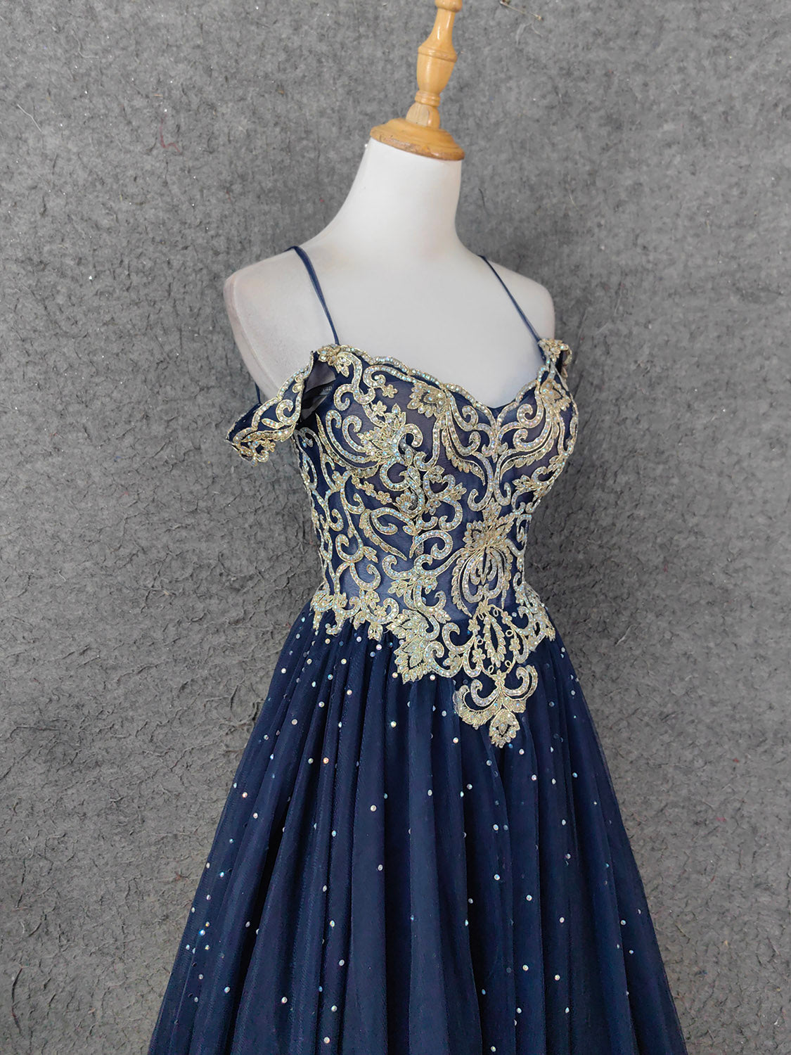 Vintage Navy Blue Off-Shoulder Gold Embroidered Rhinestone Tulle Long Prom Dress Evening Dress