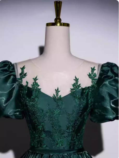 Vintage Royal Emerald Green Crew Neck A-Line Embroidered Satin Long Prom Dress Evening Dress