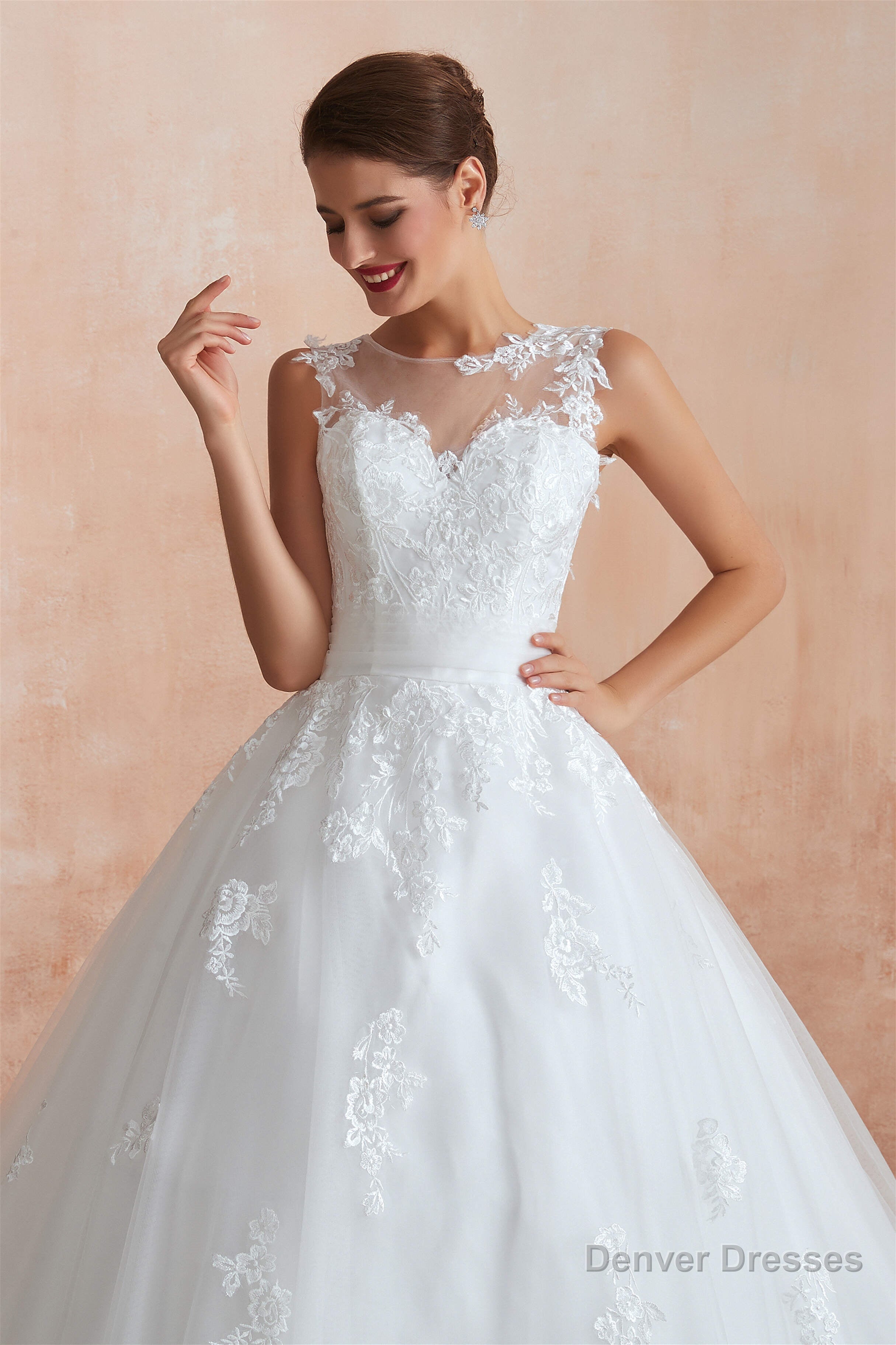 White Ball Gown Tulle Lace Appliques Sweetheart Sequins Wedding Dresses