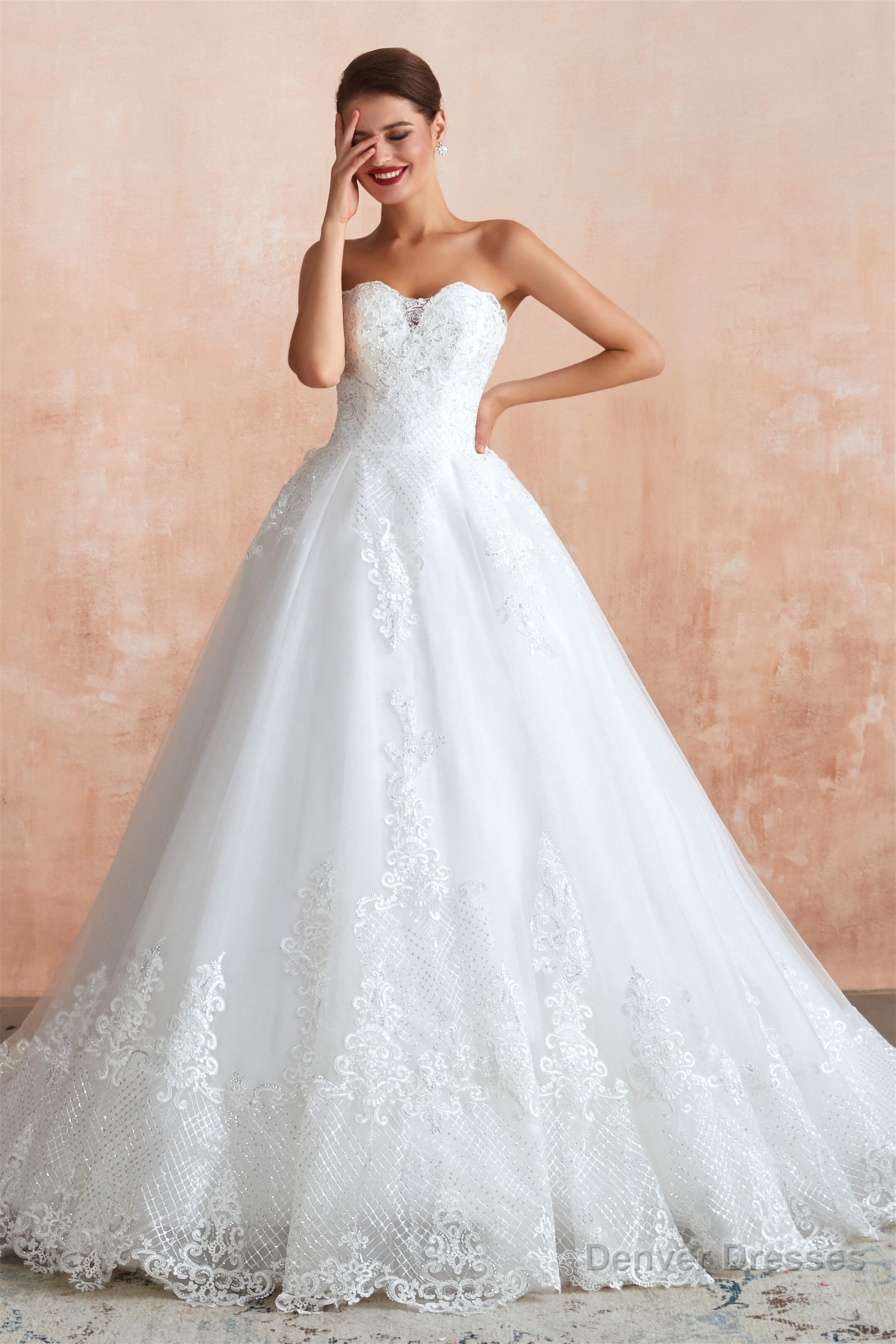 White Ball Gown Tulle Lace Appliques Sweetheart Sequins Wedding Dresses