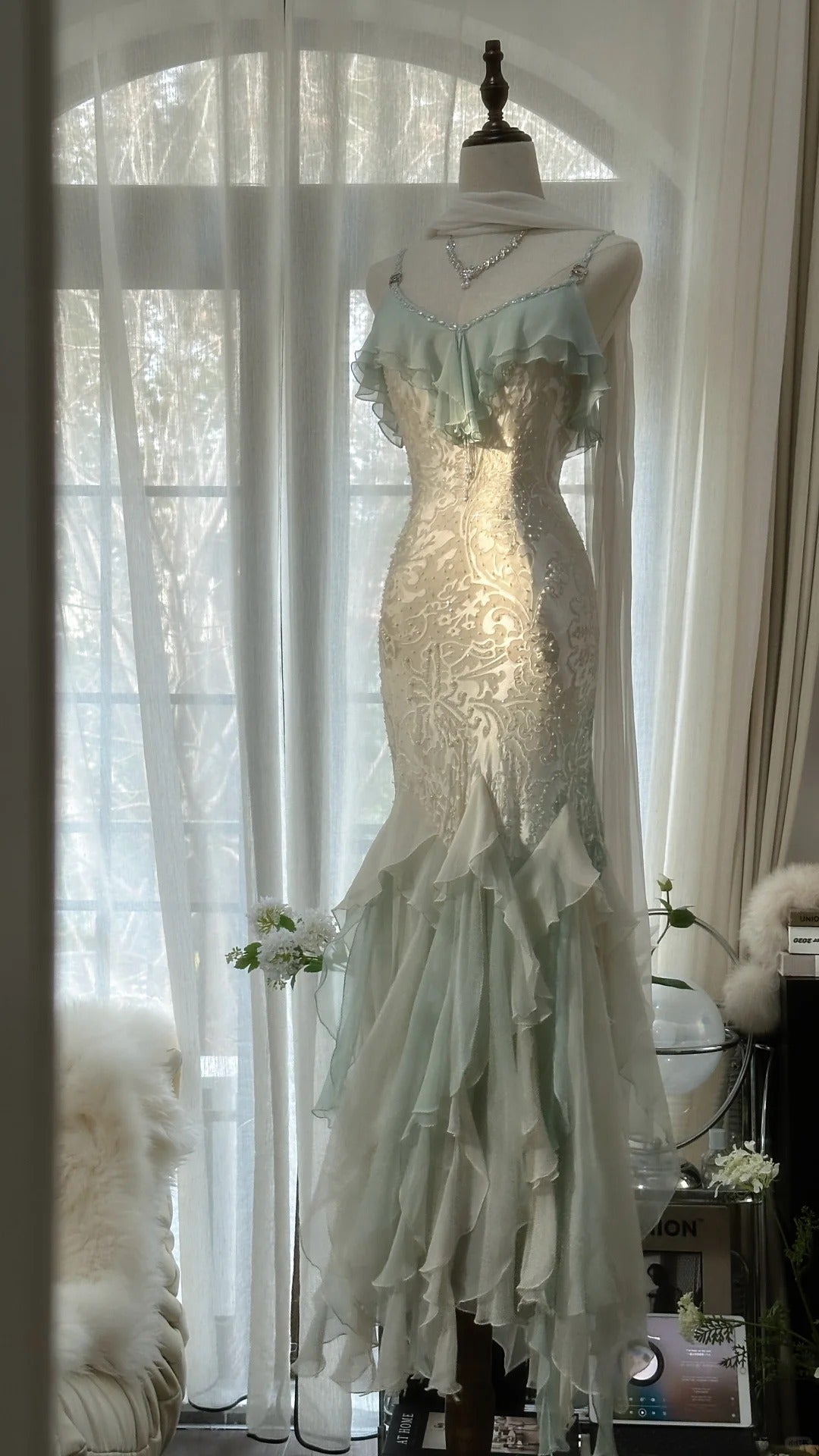 White Mint Green Romantic Fashion Elegant Delicate Beaded Lace Spaghetti Straps Long Tulle Chiffon Ruffle Ball Gown Evening Gown Party Dress