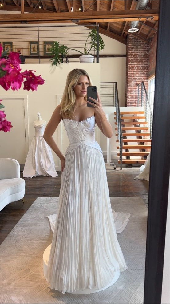 White Pleated Chiffon Long Wedding Dress Secondary image