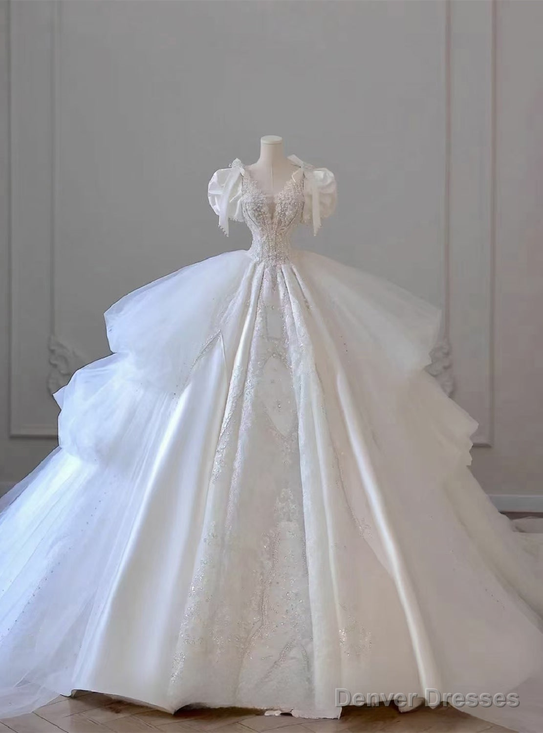 White Satin Tulle V-neck Backless Appliques Wedding Dress Main image