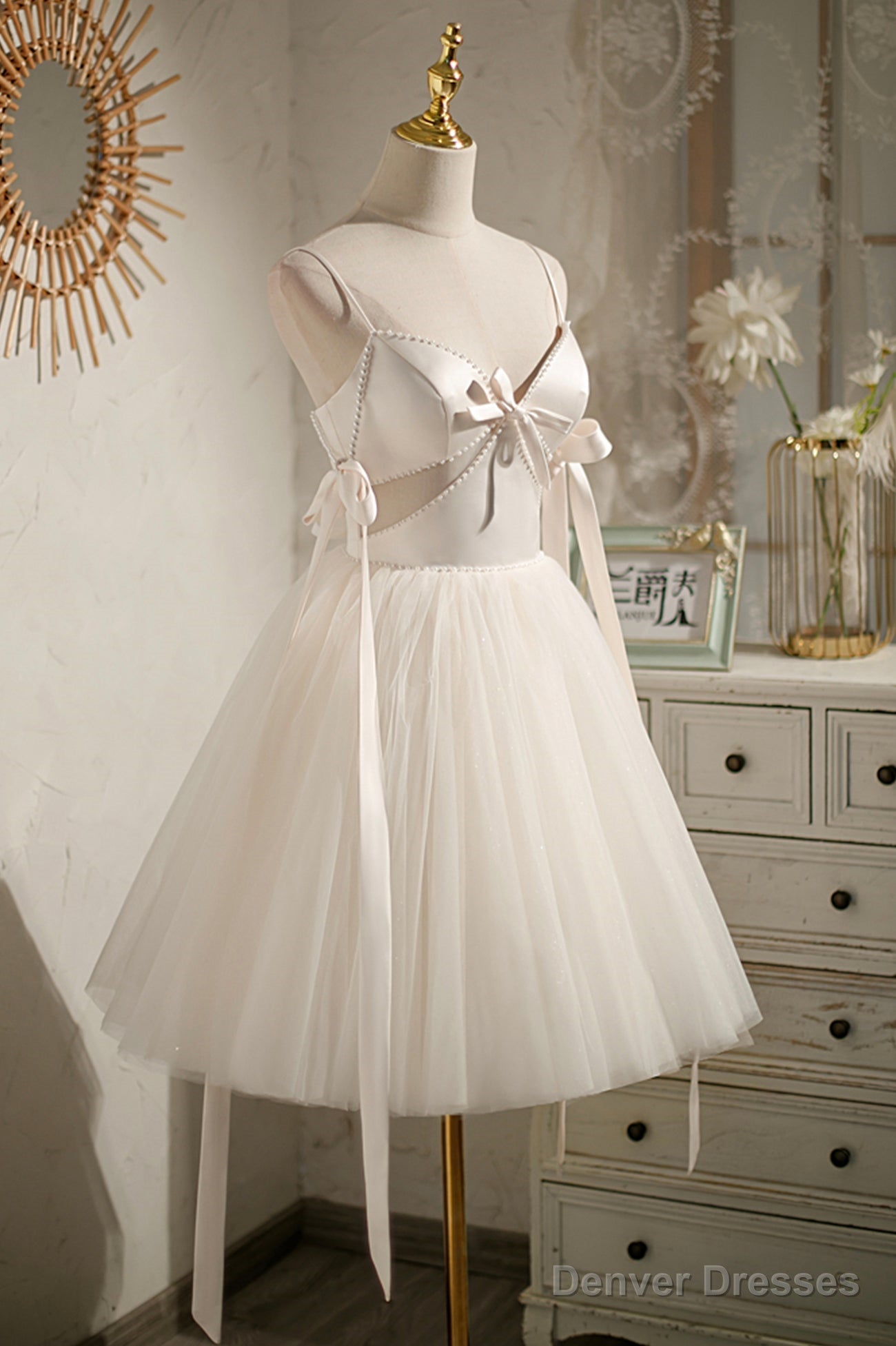 White Spaghetti Straps V-Neck Tulle Short Homecoming Dress with Bow