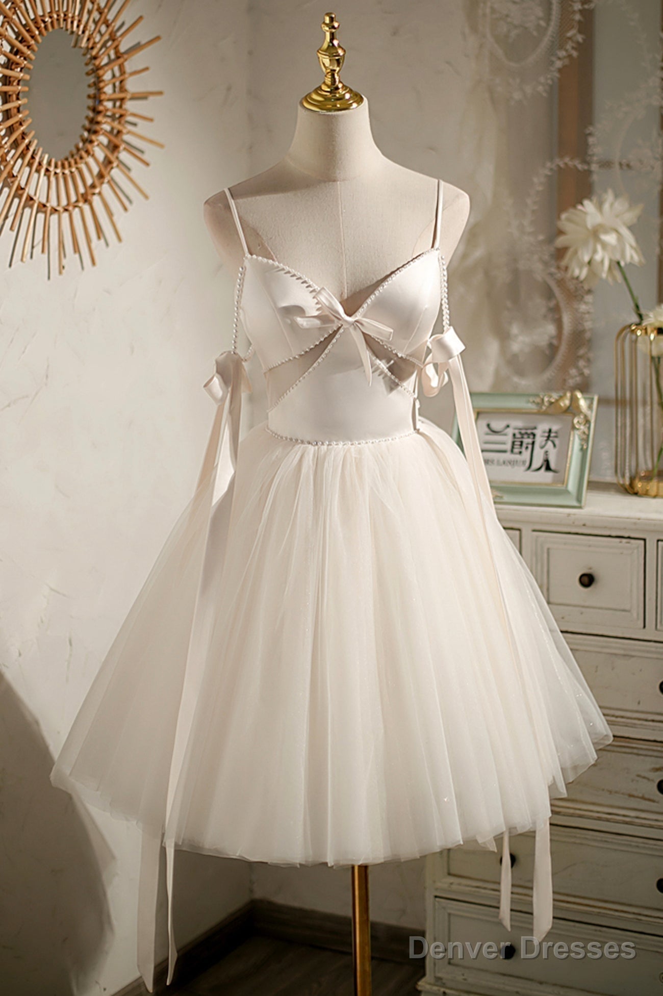 White Spaghetti Straps V-Neck Tulle Short Homecoming Dress with Bow Main image