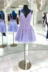 Evening Dresses Midi, V-Neck Lace Appliques Lavender Short Homecoming Dress