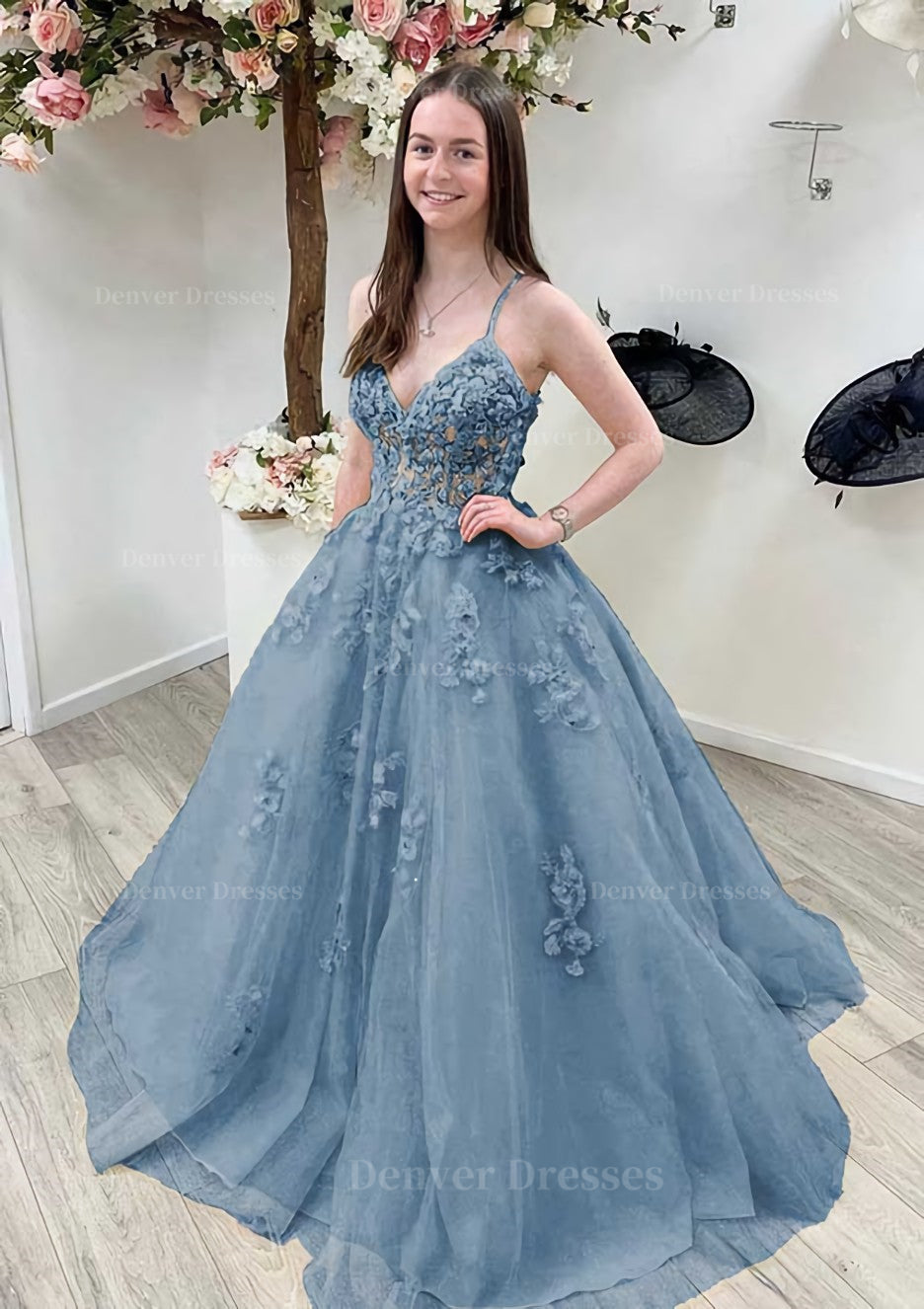 Bridesmaids Dresses Winter, A-line Princess V Neck Sleeveless Sweep Train Tulle Prom Dress With Appliqued Beading Lace