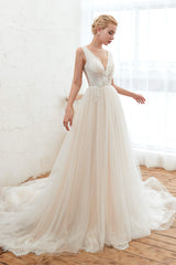 Wedding Dress Straps, Champange Princess V-neck Lace Tulle Soft Pleats Wedding Dresses with Appliques