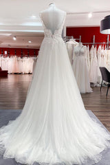Wedding Dressed With Pockets, Classy Long A-line Tulle V Neck Sleeveless Lace Wedding Dress