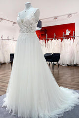 Wedding Dresses With Pockets, Classy Long A-line Tulle V Neck Sleeveless Lace Wedding Dress