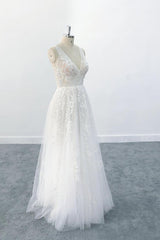 Wedding Dress Designer, Elegant Long  A-line V-neck Appliques Tulle Backless Wedding Dress