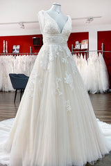 Wedding Dresses Ball Gowns, Elegant Long Princess V-neck Tulle Backless Wedding Dress with Lace