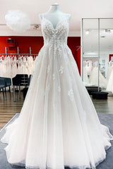 Wedding Dresses Vintage Bohemian, Modest Long Princess V-neck Tulle Spaghetti Straps Wedding Dress with Lace