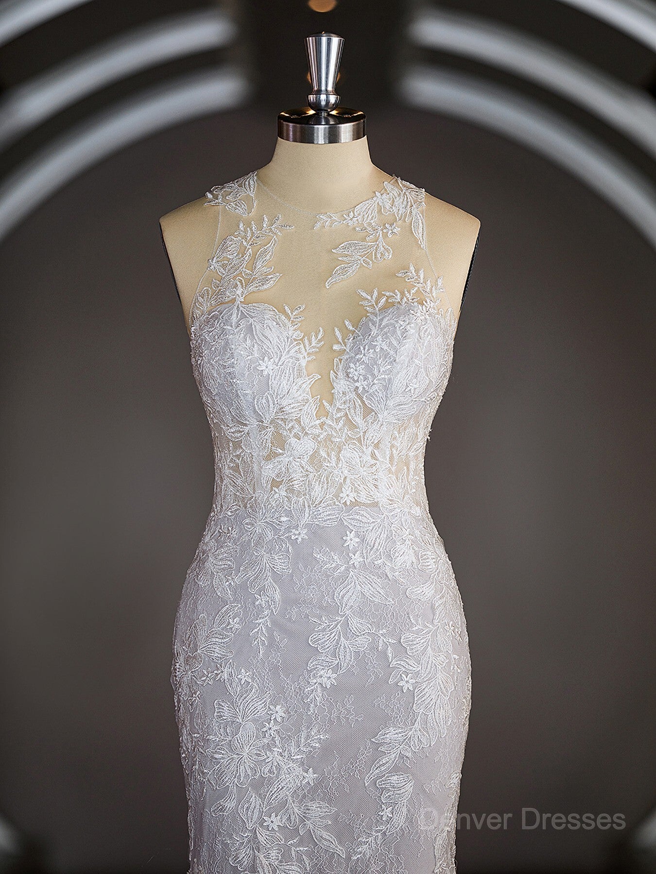 Sheath/Column Scoop Court Train Lace Wedding Dresses with Appliques Lace Secondary image