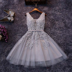 Bridesmaid Dresses Sage Green, Tulle A-line V-neck Knee-length Lace Short Prom Dresses,Homecoming Dress with Applique