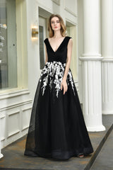 Formal Dresses Long Gowns, V Neck A-Line Tulle Floor Length Black Prom Dresses with Appliques