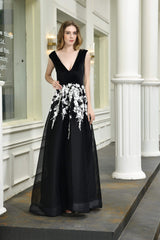 Formal Dress Boutiques Near Me, V Neck A-Line Tulle Floor Length Black Prom Dresses with Appliques